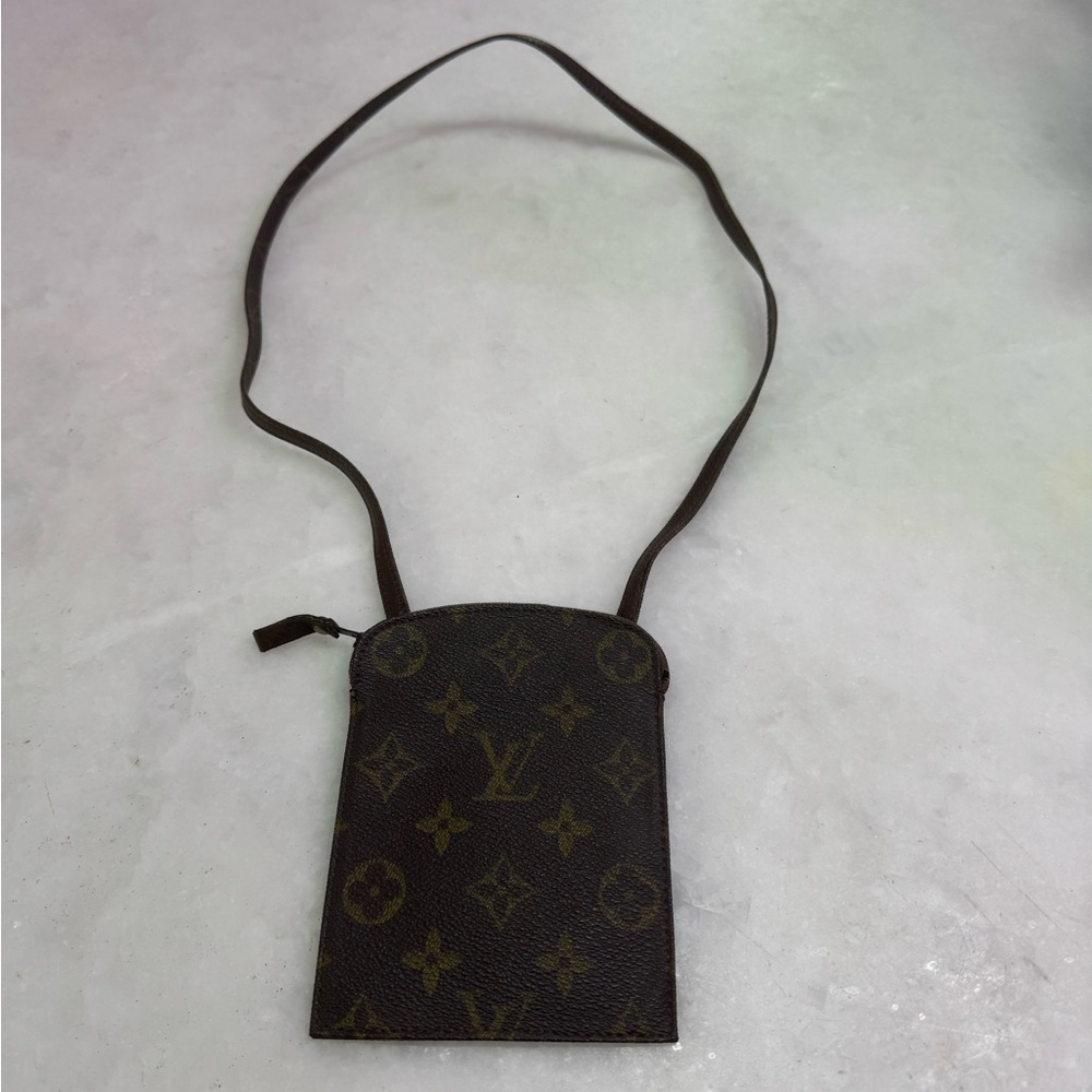 Authentic Louis Vuitton vintage secret Pochette